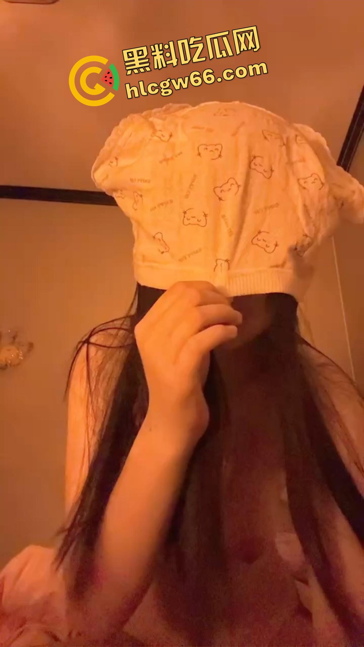 网调馒头奶反差婊【孙雪蕾】娇小骚货天天求操,线下实战给你主动开腿开逼开嗓子,操到她崩溃求饶!-6