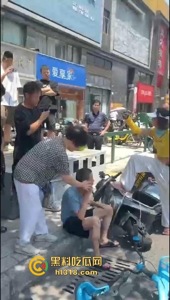 美团女骑手撞到老人后想跑,撞到老人死缠烂打,一个想讹诈一个想跑,因果纠缠罢了。-6