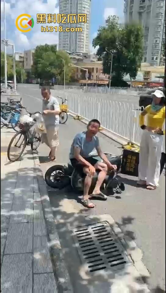 美团女骑手撞到老人后想跑,撞到老人死缠烂打,一个想讹诈一个想跑,因果纠缠罢了。-10