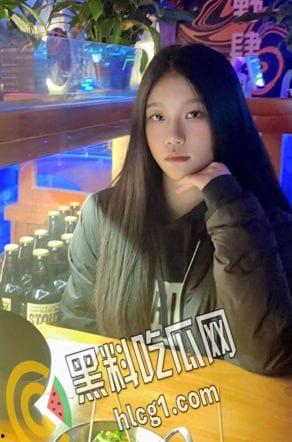 抖音快手几十万粉丝网红 太子妃 高中生时期自拍流出 丰满的奶子粉嫩的鲍鱼很骚气 老弟太正点了!-26