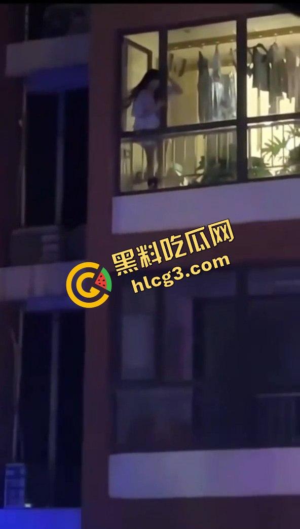 偷情中途翻窗不慎摔下引发大骚动!消防员紧急出动,小区吃瓜群众围观全过程!-5