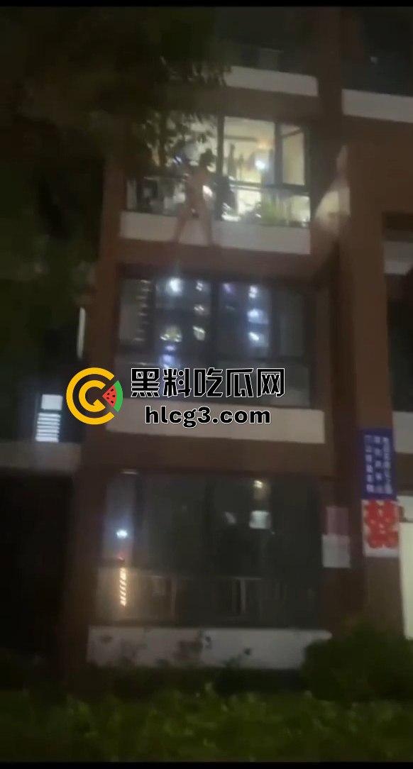 偷情中途翻窗不慎摔下引发大骚动!消防员紧急出动,小区吃瓜群众围观全过程!-7