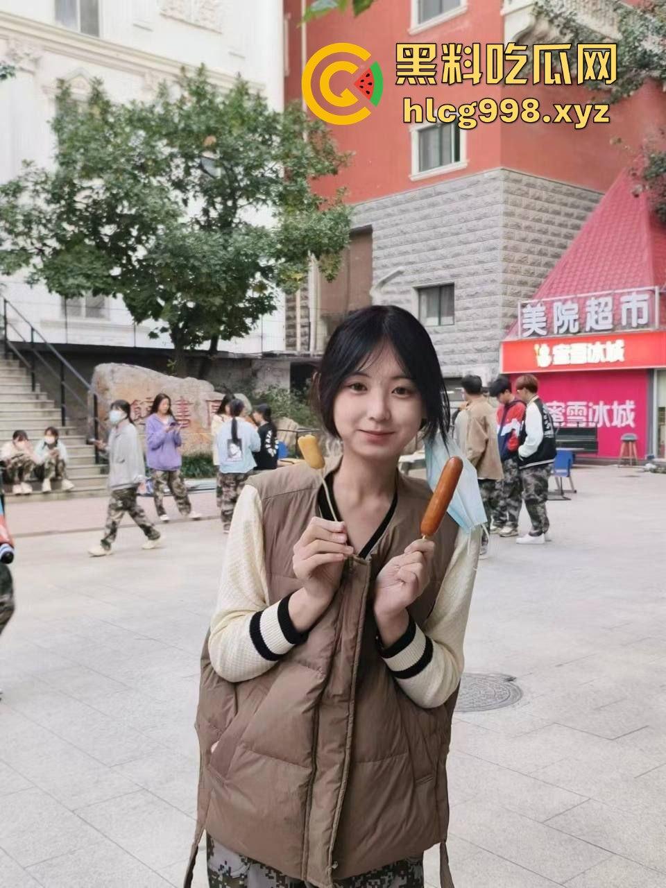 河北美院大一播音『张珊珊』口交视频泄漏!偷吃别人男友被挂校园墙,瓜友围观看看给这口活打个分!-8