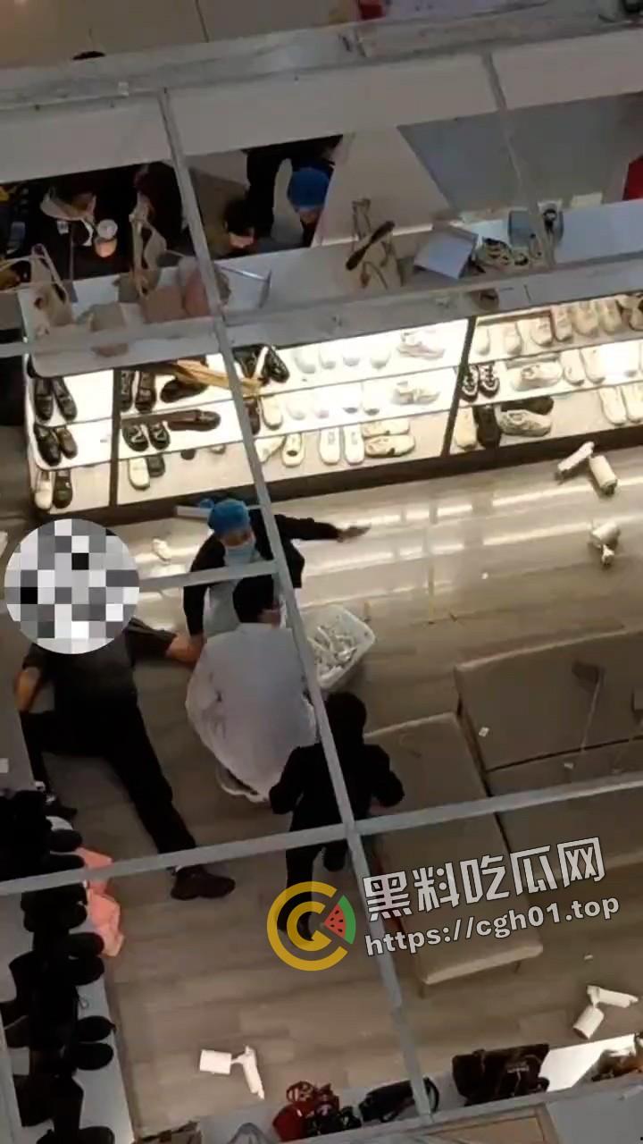 男子表白失败当场跳楼 这就是爱情吗 多视角监控全记录-7