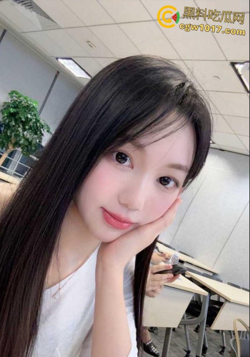 上海世界小姐【荔枝】,下海三天开价3万,文能双语撩骚跳淫舞,武能露脸挨操玩无套,堪称全能高端花魁!-4