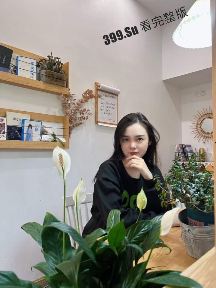 重庆21岁学生妹 曹兴运 分手后遭前男友曝光生活照和性爱视频 传播其是条性欲超强的反差母狗 至今任能偶尔约出来做爱-6