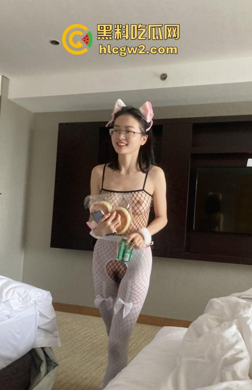 北京新晋绿帽男上线，爱玩刺激却挑剔！自家老婆被换妻大佬轮着享用，普通单男还不配上！-4