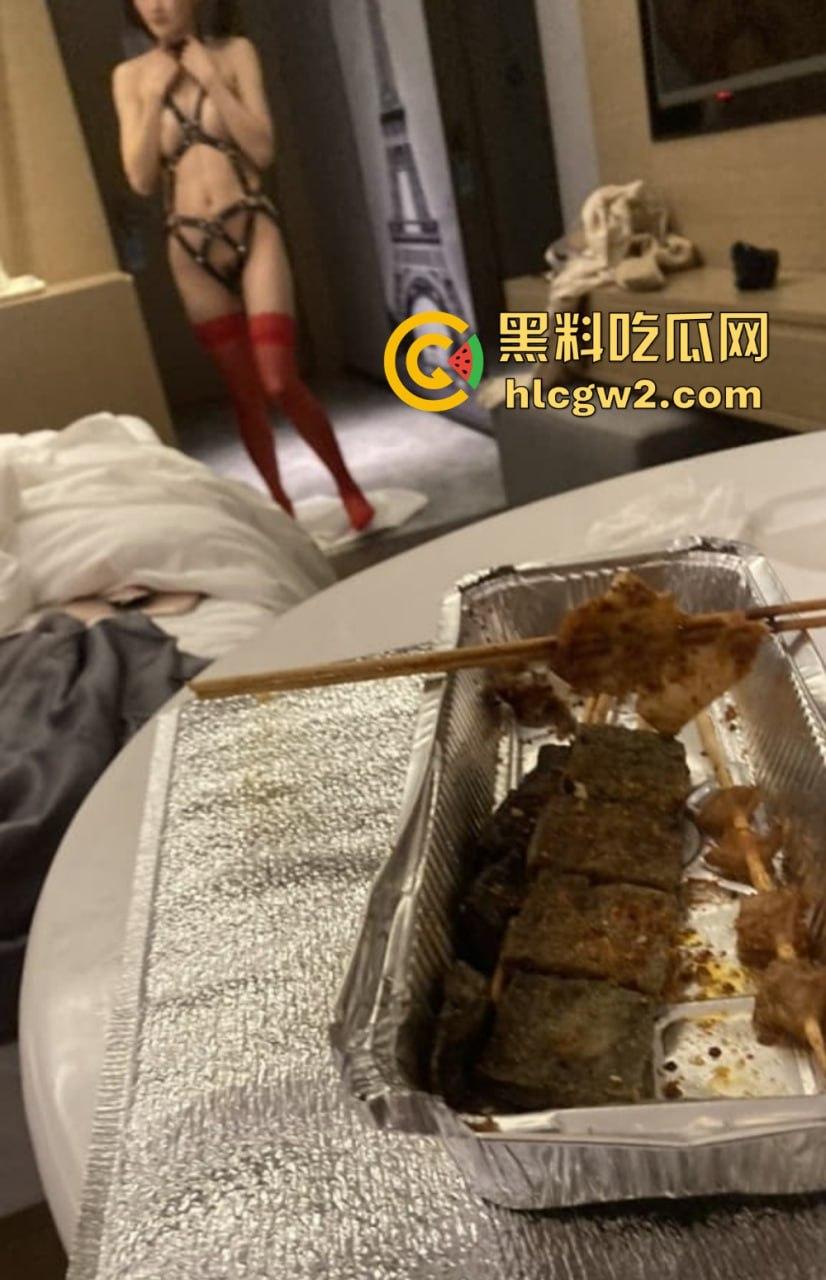 北京新晋绿帽男上线，爱玩刺激却挑剔！自家老婆被换妻大佬轮着享用，普通单男还不配上！-16