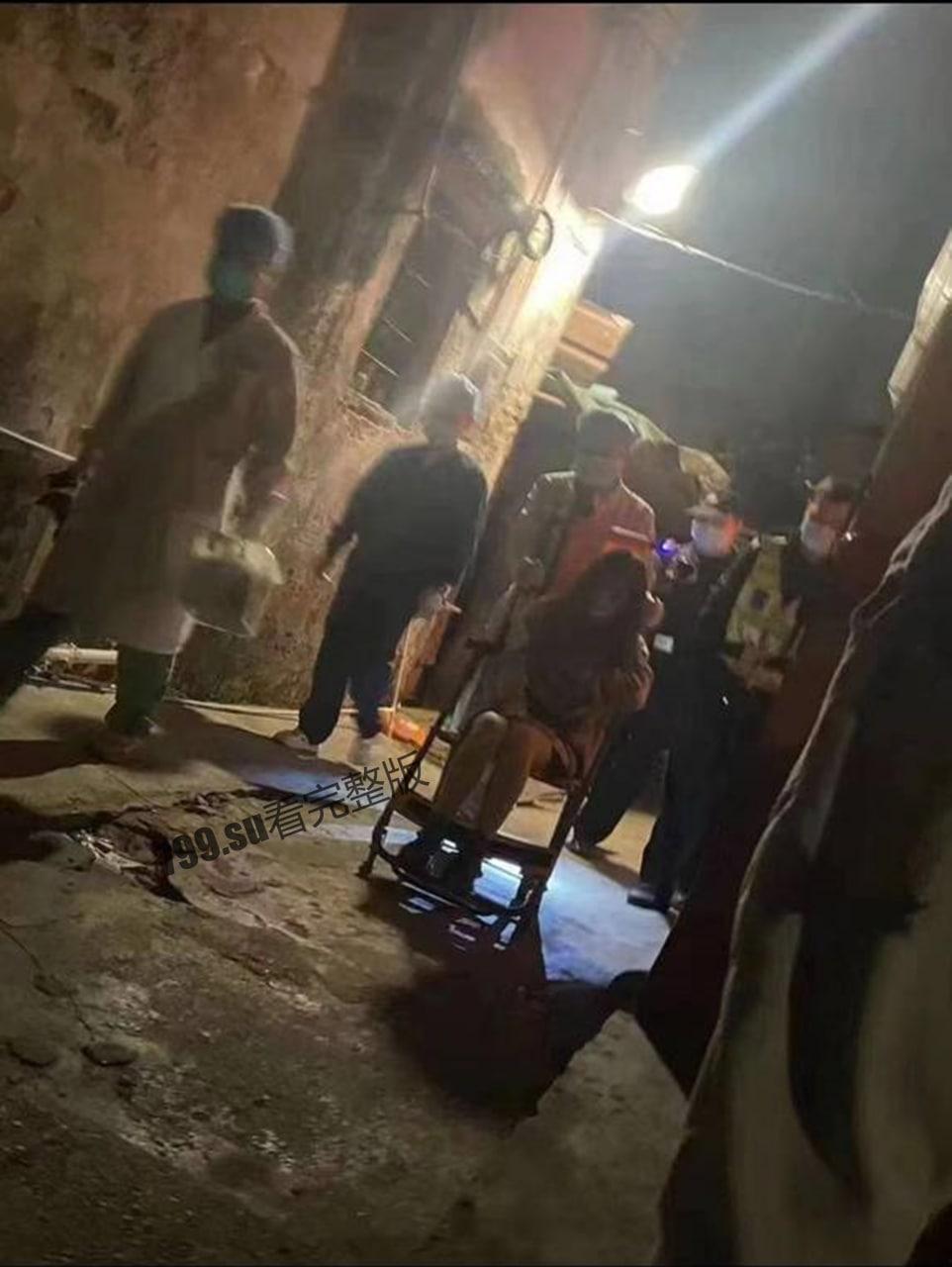 快餐妹子门前排队 身体顶不住叫 120!-2