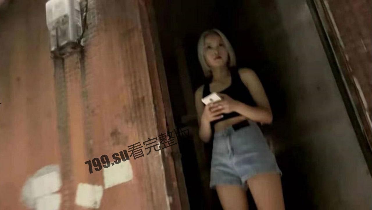 快餐妹子门前排队 身体顶不住叫 120!-6