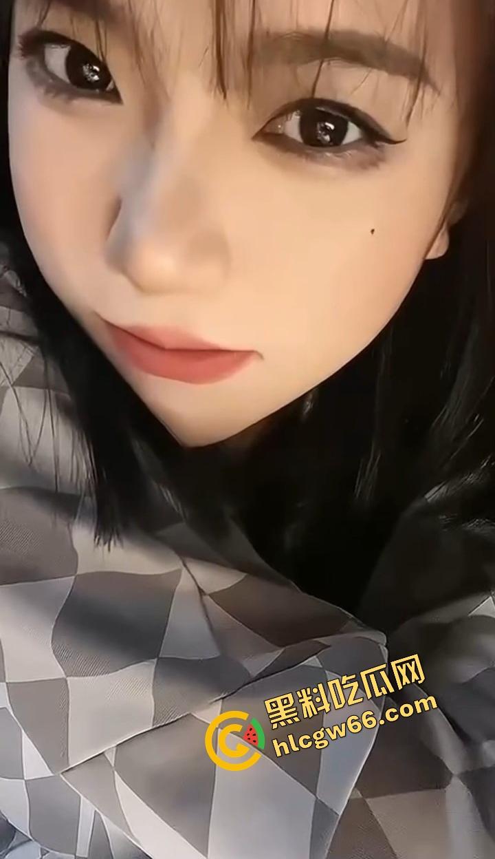 帝都嫩婊【杨妮】成富二代专用母狗，自拍掰穴舔精成瘾，吃鸡吞精全程露脸，内射爆射骚逼喷水！-2