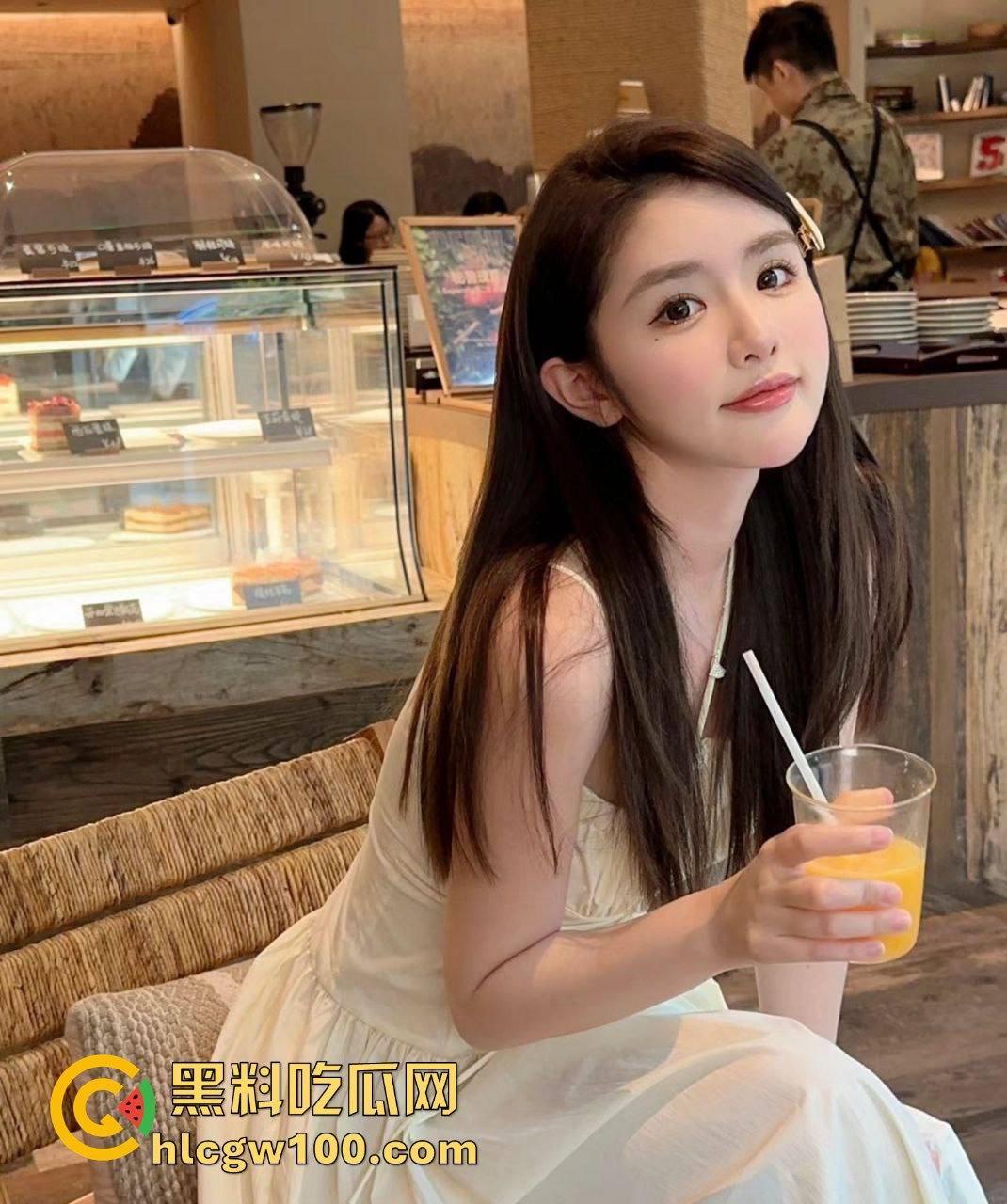 群友投稿广西南宁白领妹子【王晓彤】刚毕业的小姐姐骚到骨子里，同城撩骚半年拿下，有性瘾还爱看A片！-7