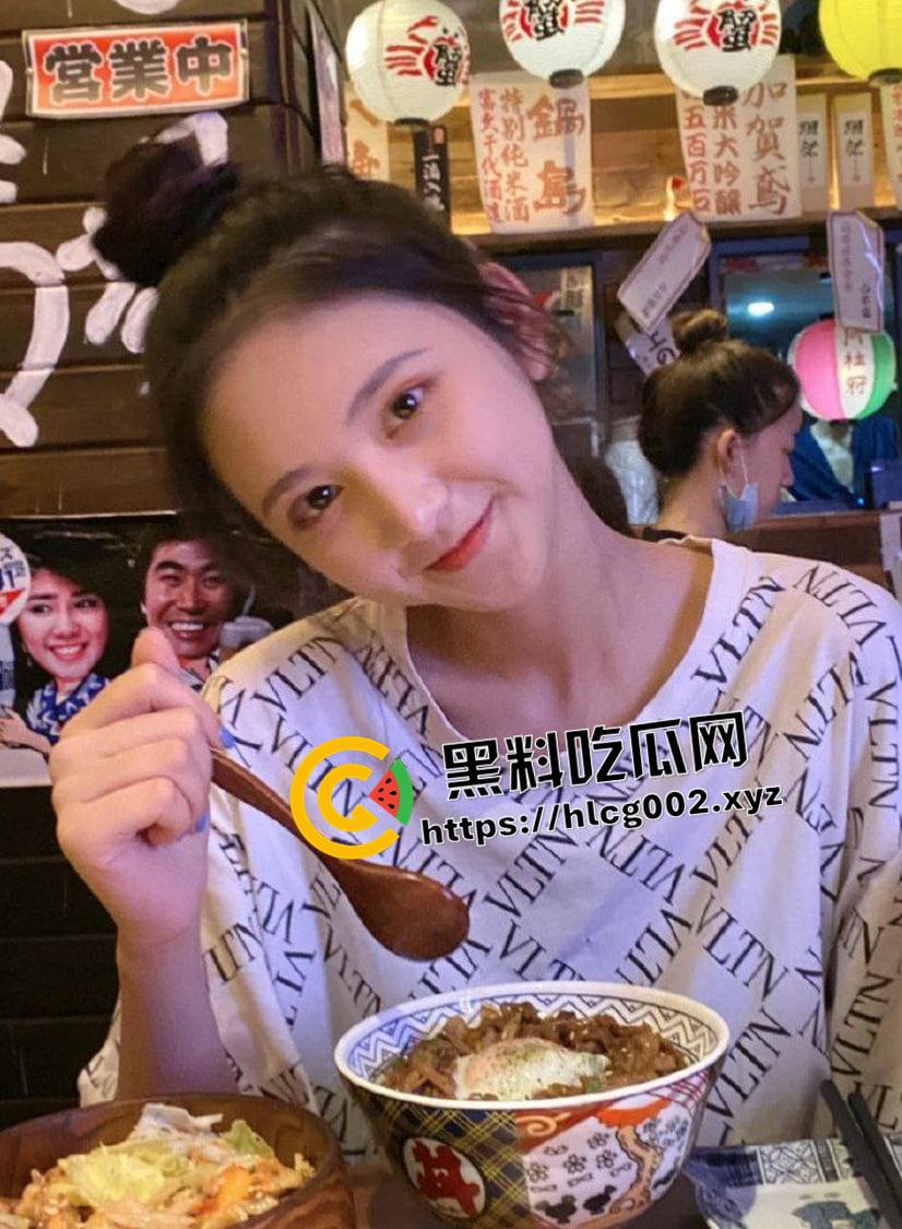 甜美女大学生私密视频被前男友流出 撅着小嘴被操到翻白眼 一脸嫌弃的被颜射 极品反差婊-2