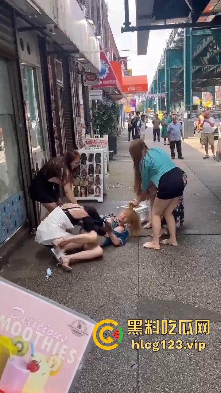 纽约华人区站街女为抢客户互殴,白天华人打晚上洋马拼,唐人街的行情卷成这样了?-1