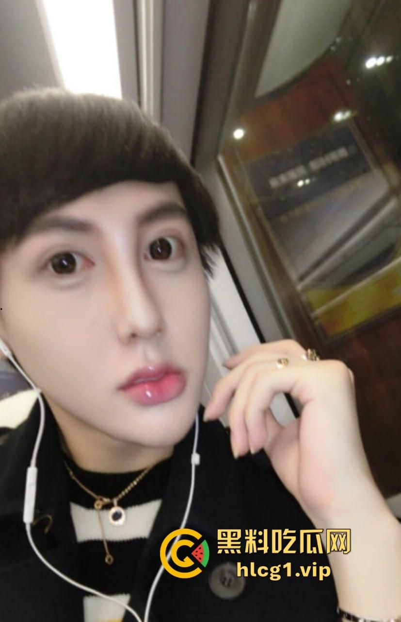 网红蛇精男刘梓晨热搜酒店激情视频曝光，与美女比拼叫床，塌房事件真相大白！-5