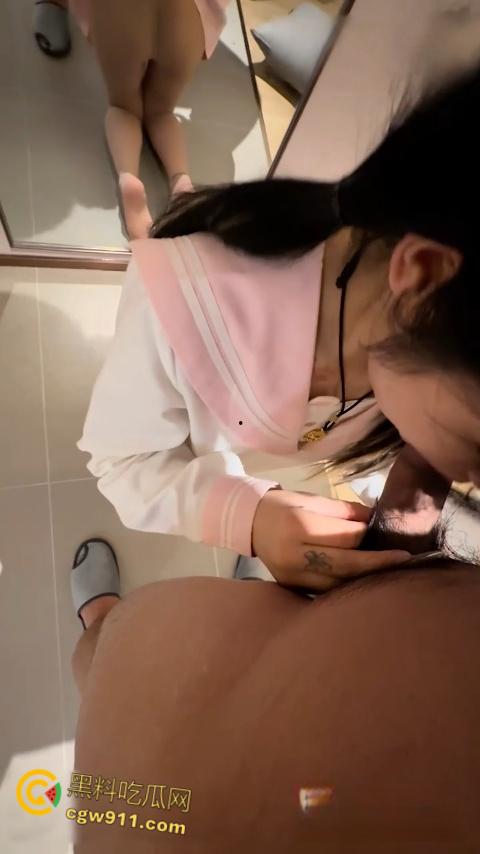 抖音网红萝莉【呆呆呓】,JK制服户外假屌自慰,线下约炮被大哥调教,狗链无套后入猛操,嫩穴高潮喷汁!-7