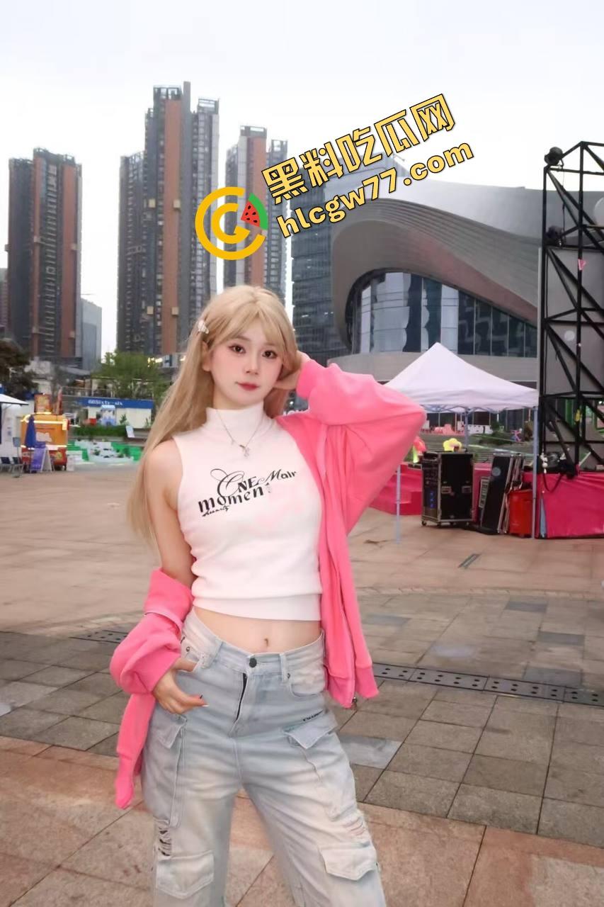 网红印度华人夫妇自拍炸裂,黑渔网丝袜海景房开操,丰臀后入扛不住老公狂射!-6