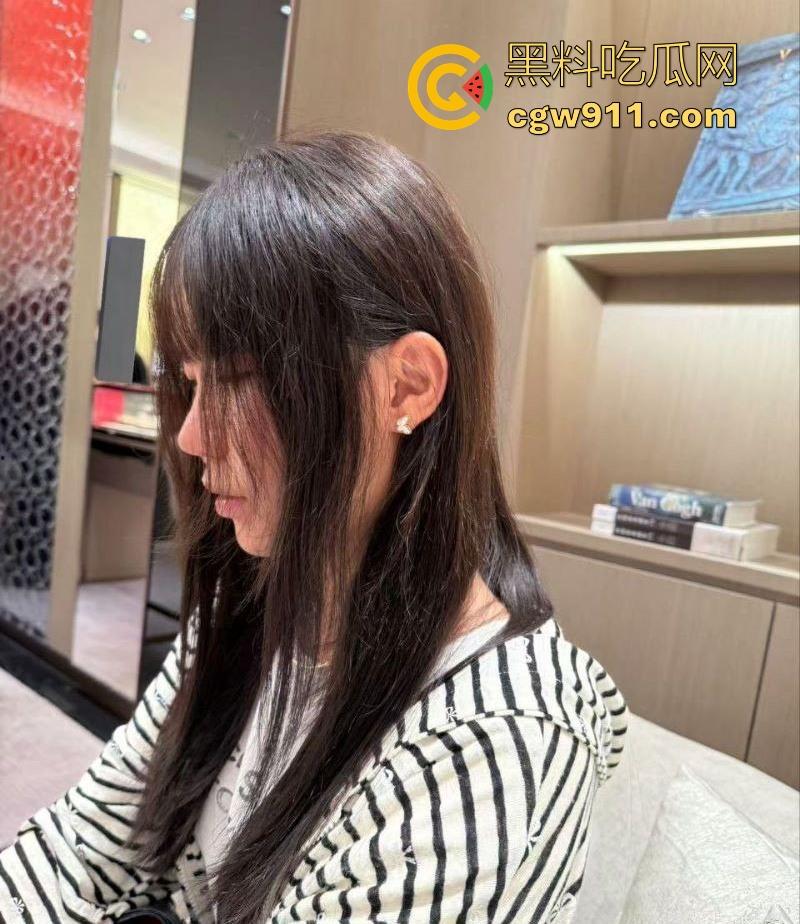 广西工商职业学院反差女大学生【林晓英】约炮调教视频曝光，女上位猛骑爽到叫爸爸，嫩穴紧裹棒身啪啪撞击！-5