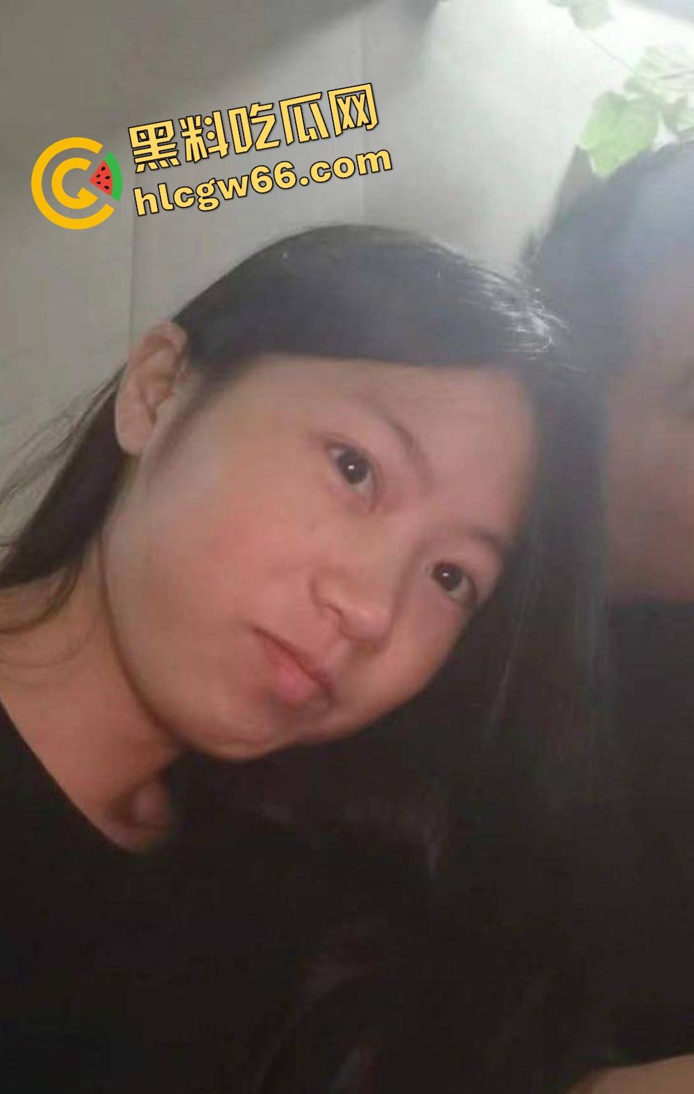 武汉仙气白月光『孙涵』输给钞能力，嘴里含着肥仔小鸡巴舔，说好的清冷高岭花，最后成了捧蛋小母狗！-4