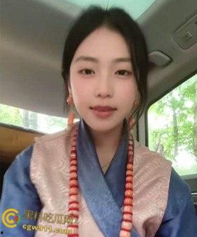 武汉纺织大学【徐思洁】 ,做爱时为寻求刺激找人语音通话,清纯学妹深喉口交,情趣内衣捆绑调教,简直骚到没边!-2