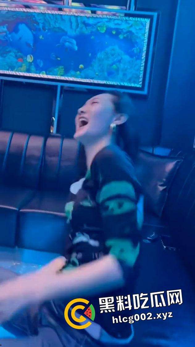 玩归玩 闹归闹 KTV里别拍照!选妃现场 难道这就是天堂吗-4