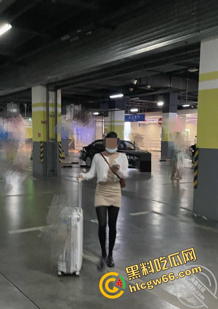 海角精品帖子，巨乳表姐住我家.在大城市的网红表姐被渣男伤透了心，瞒着家人要偷偷跑回来！-16