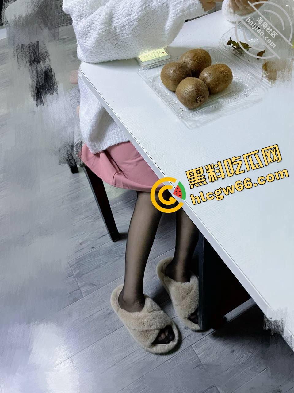 海角精品帖子，巨乳表姐住我家.在大城市的网红表姐被渣男伤透了心，瞒着家人要偷偷跑回来！-27