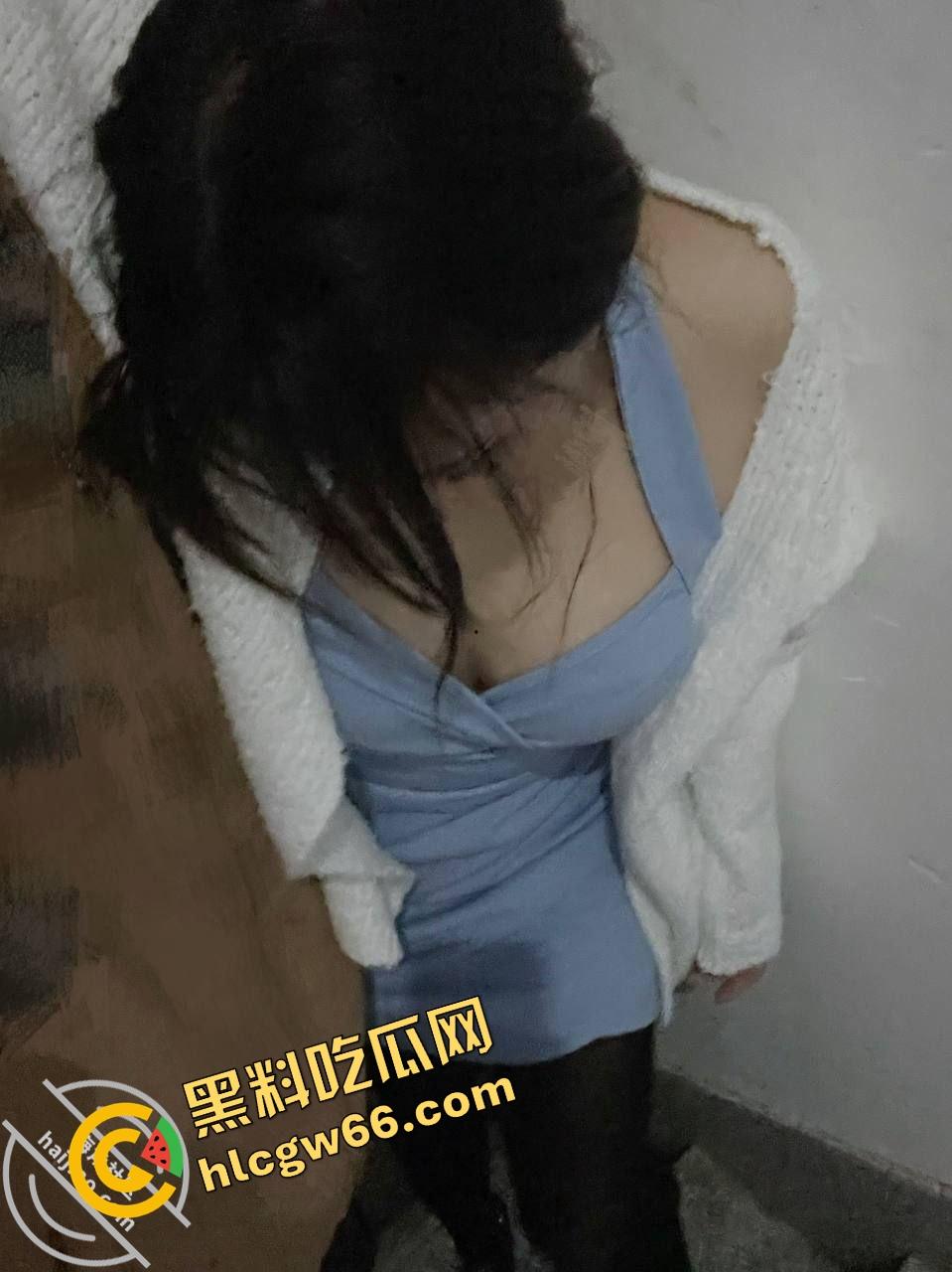 海角精品帖子，巨乳表姐住我家.在大城市的网红表姐被渣男伤透了心，瞒着家人要偷偷跑回来！-35