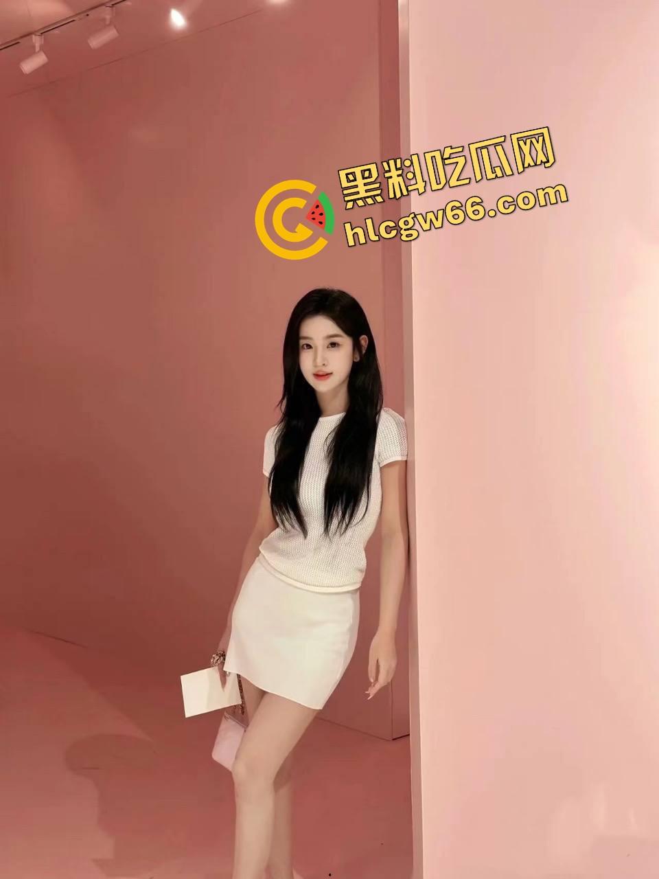 逼门开口会呼吸，精神小妹现场放逼技惊呆全场，骚穴噗噗响成骚乐队，简直活体吹风机！-2