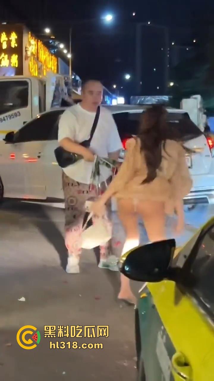 泰国妙龄小仙女发现自己的窝瓜王和女人搭话,吃醋直接暴走,深夜的街头相互殴打,集美的白色丁字裤都出来了!-4