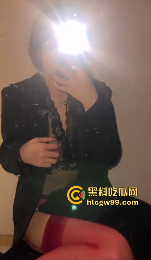 邻家人妻『赵爱萍』被调教成主人的母狗,3分钟绿帽老公玩腻了,被操得浪叫快喷了还给儿子打电话!-3