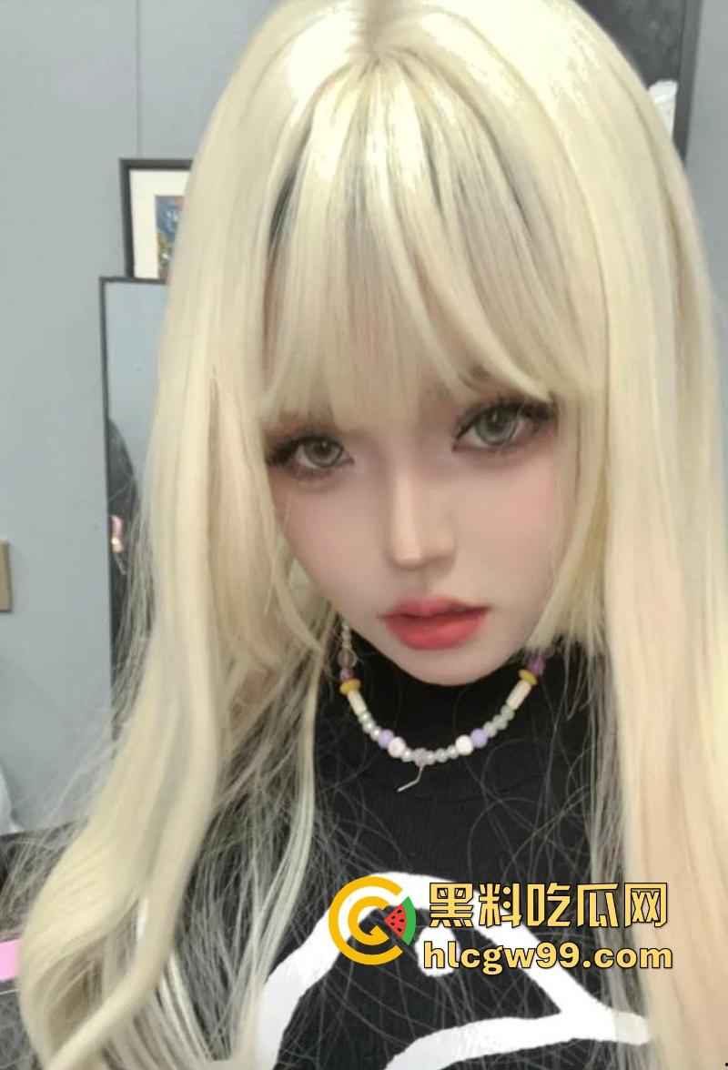 常州精神小妹【费雨心】一个月睡6个男人，做爱时让闺蜜观战，竟还强迫闺蜜睡射满精液的床遭曝光！-20