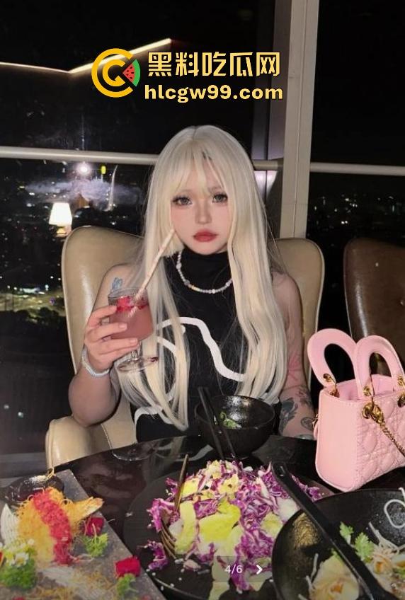 常州精神小妹【费雨心】一个月睡6个男人，做爱时让闺蜜观战，竟还强迫闺蜜睡射满精液的床遭曝光！-21