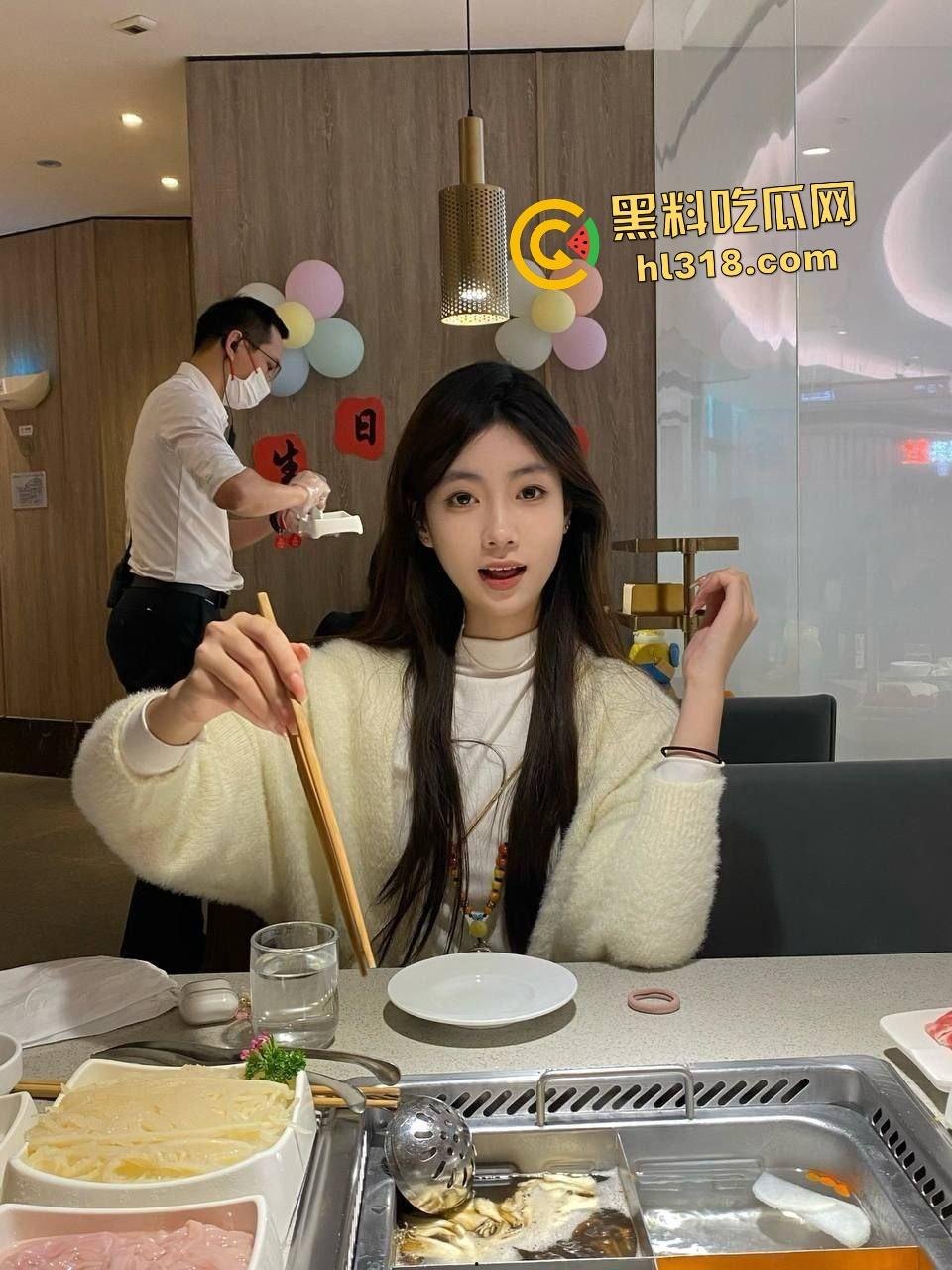 广州清纯甜妹【陈敏仪】输游戏约炮一夜变淫母狗，被内射说肚子胀，还学会了如何口交和做一个女人！-2