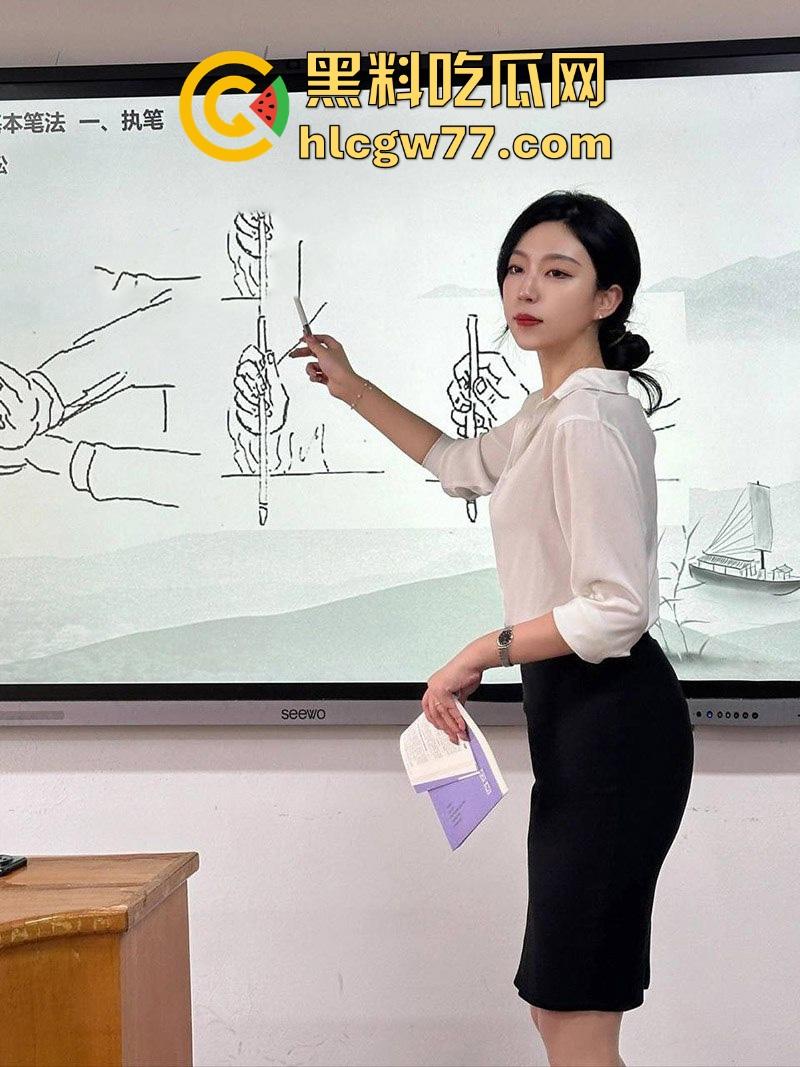 艺术书法系 黎老师 极品身材反差母狗 大奶翘臀细腰长腿 穿女仆装吃鸡挨操视频流出!-3