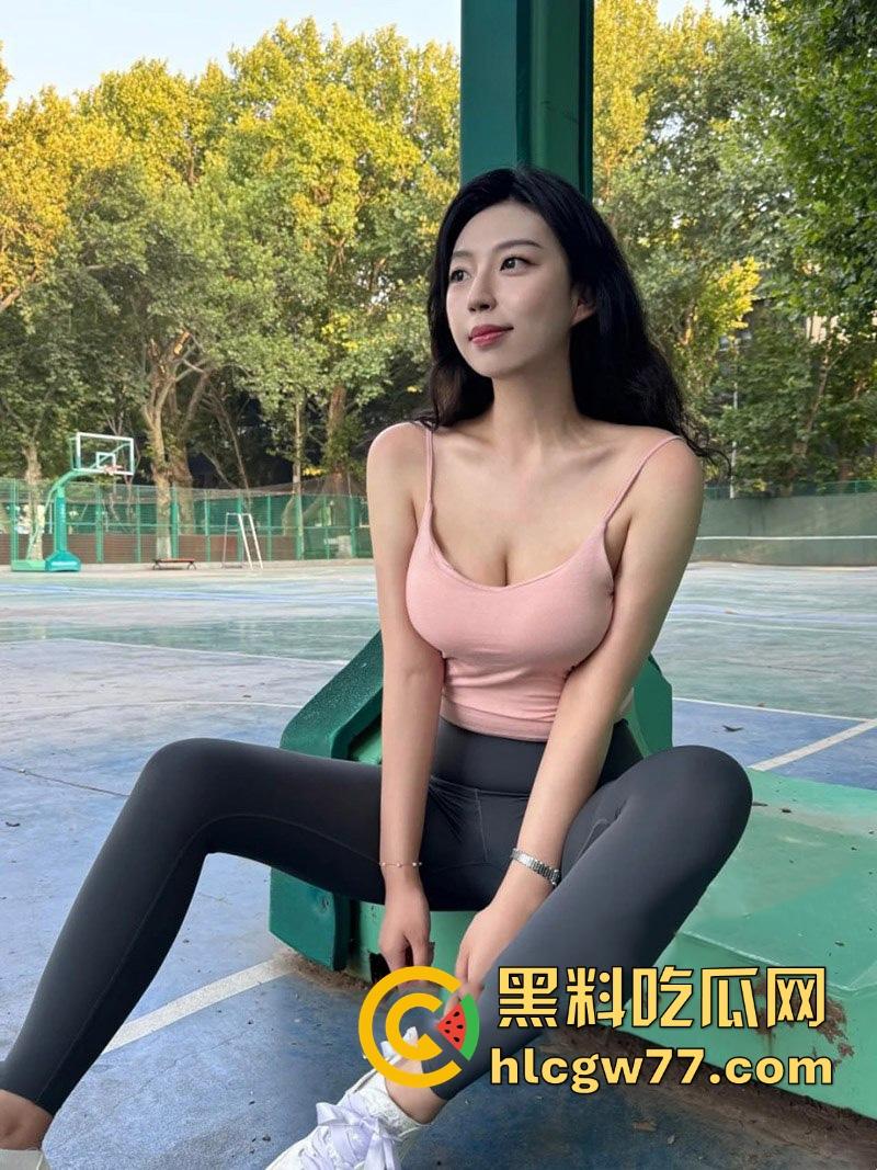 艺术书法系 黎老师 极品身材反差母狗 大奶翘臀细腰长腿 穿女仆装吃鸡挨操视频流出!-5