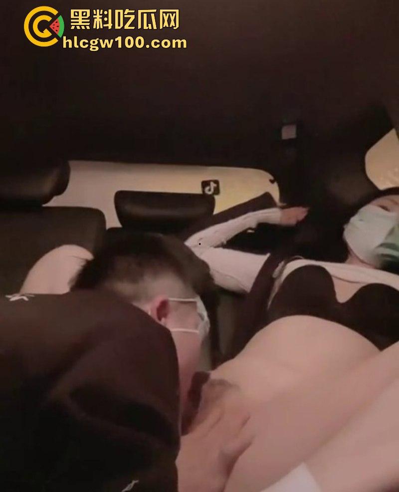 抖音极品少妇【衣衣甜甜圈】高颜值性感人妻 跟榜一大哥玩车震 大哥真有眼光啊 这种小网红钱少活好！-5