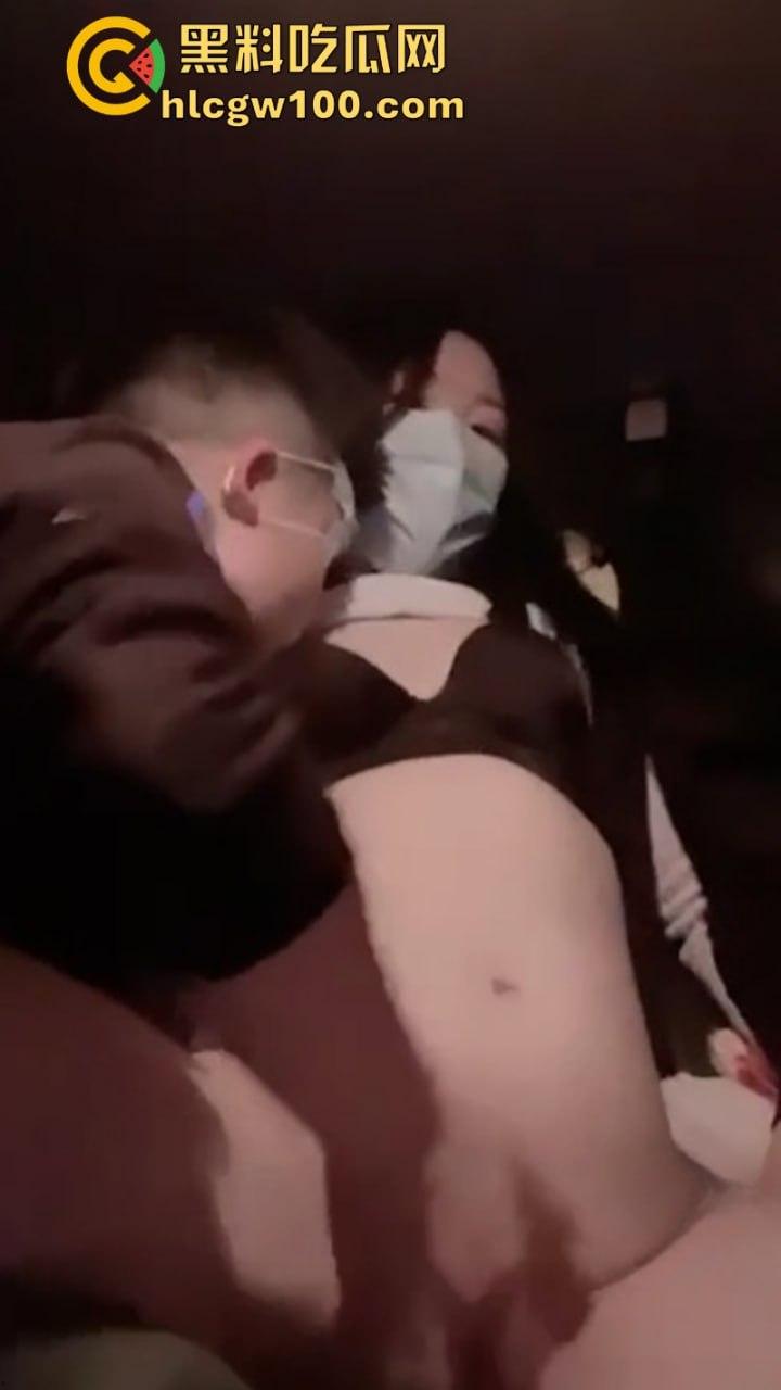 抖音极品少妇【衣衣甜甜圈】高颜值性感人妻 跟榜一大哥玩车震 大哥真有眼光啊 这种小网红钱少活好！-7