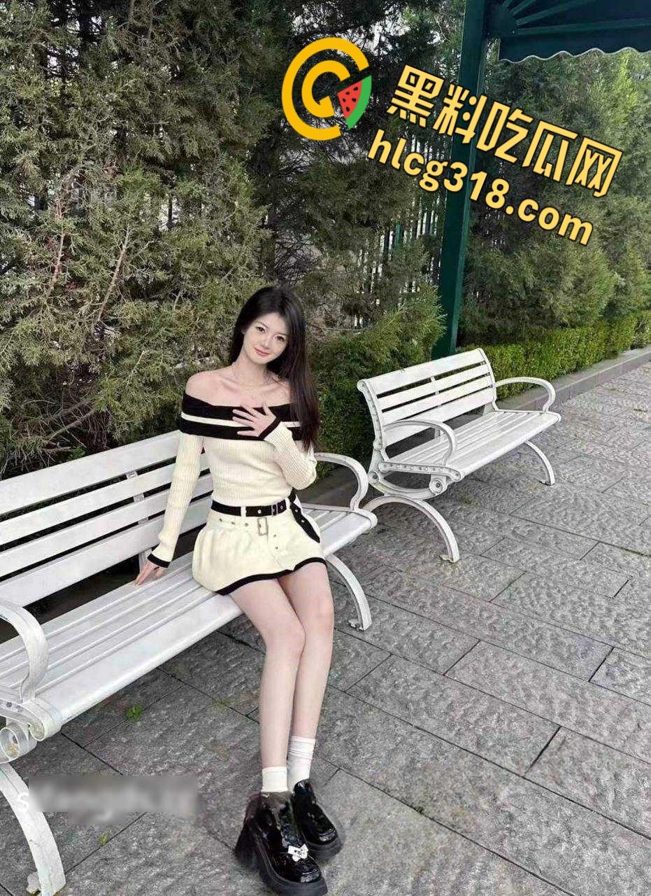 推特网红反差【清原】,稚嫩大学生酒店全裸,白虎嫩穴太紧,被露脸猛干逼肿潮喷 !-2