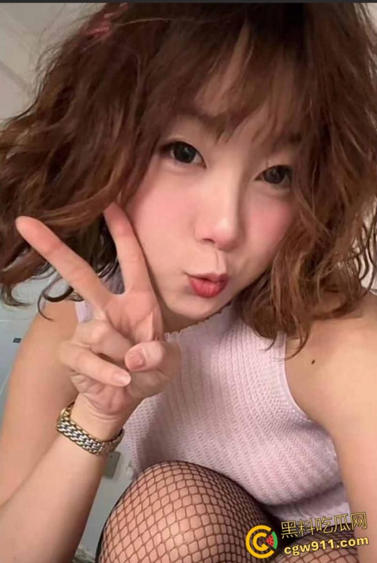 山东师范大学高颜值学生妹【徐璐】，在校下海低价卖逼，只需300就能狂操一次，堪称校园公交车 ！-1