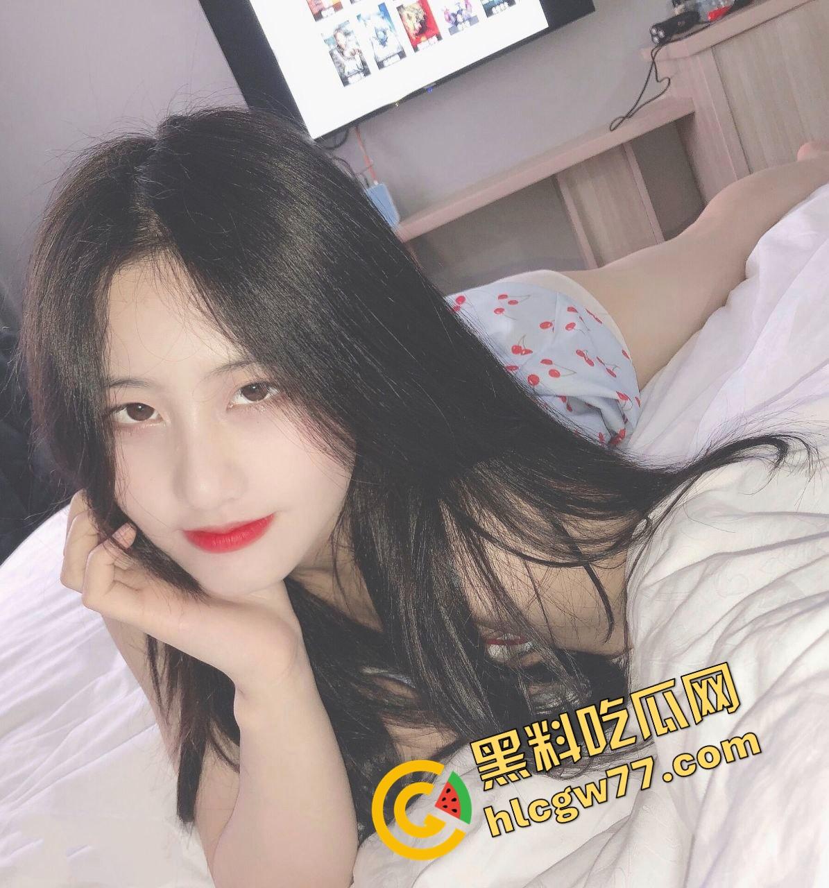 宁夏清纯系大学生【杨梦兰】甜美学妹床上变小妖精,粉嫩蜜穴夹得猛男叫苦!-1