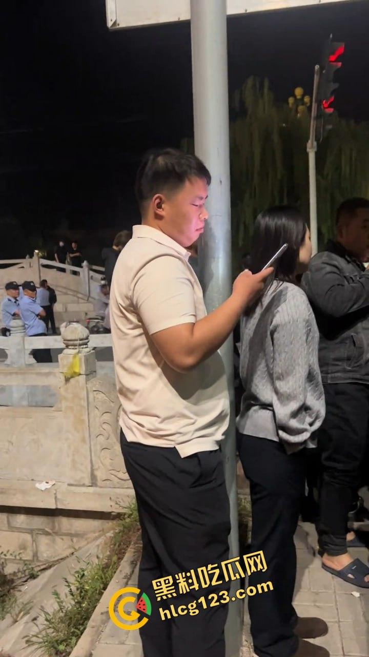 邯郸魏县北环大堵车,疑似挂车司机为伸冤硬堵路,现场一片混乱!-4