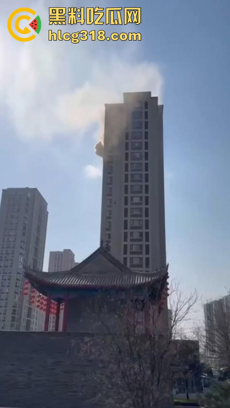 青岛电瓶车飞线充电,发生爆燃造成严重火灾,现场画面触目惊心,清晰听见传来的爆炸声!-3