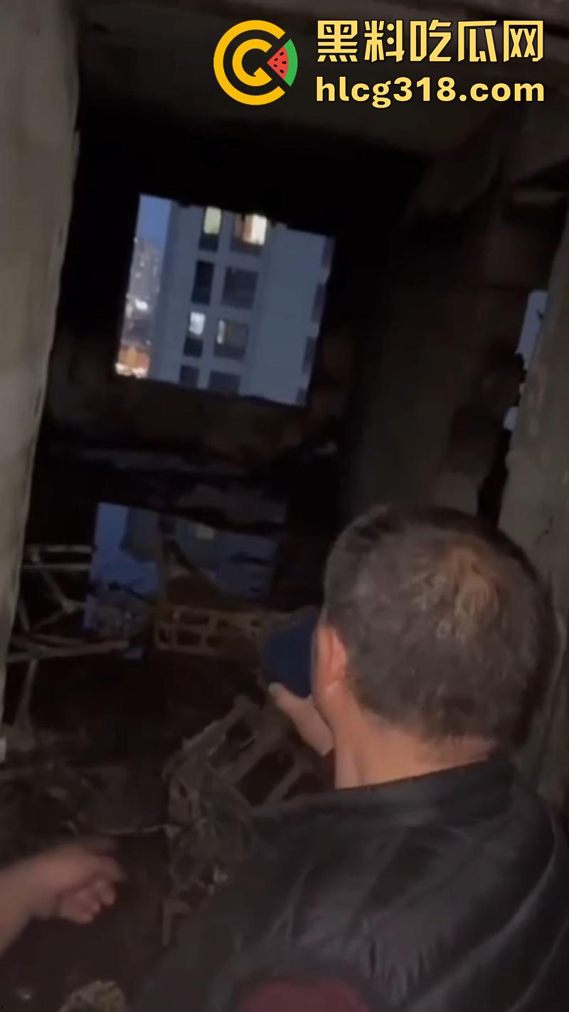 青岛电瓶车飞线充电,发生爆燃造成严重火灾,现场画面触目惊心,清晰听见传来的爆炸声!-6