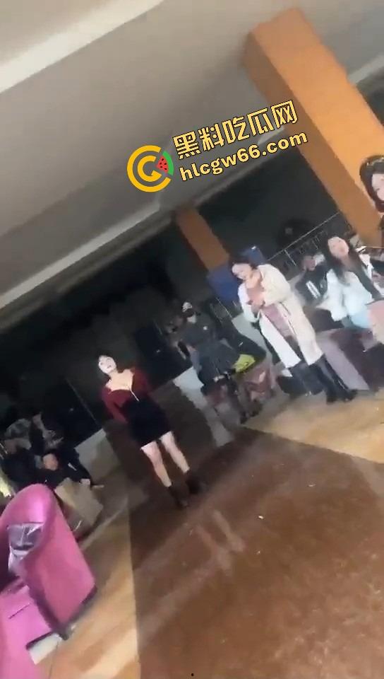 绵阳大青龙曝光,舞厅全关它还顶楼海选200一炮,出租车排百米,开房现场像炮展会!-9