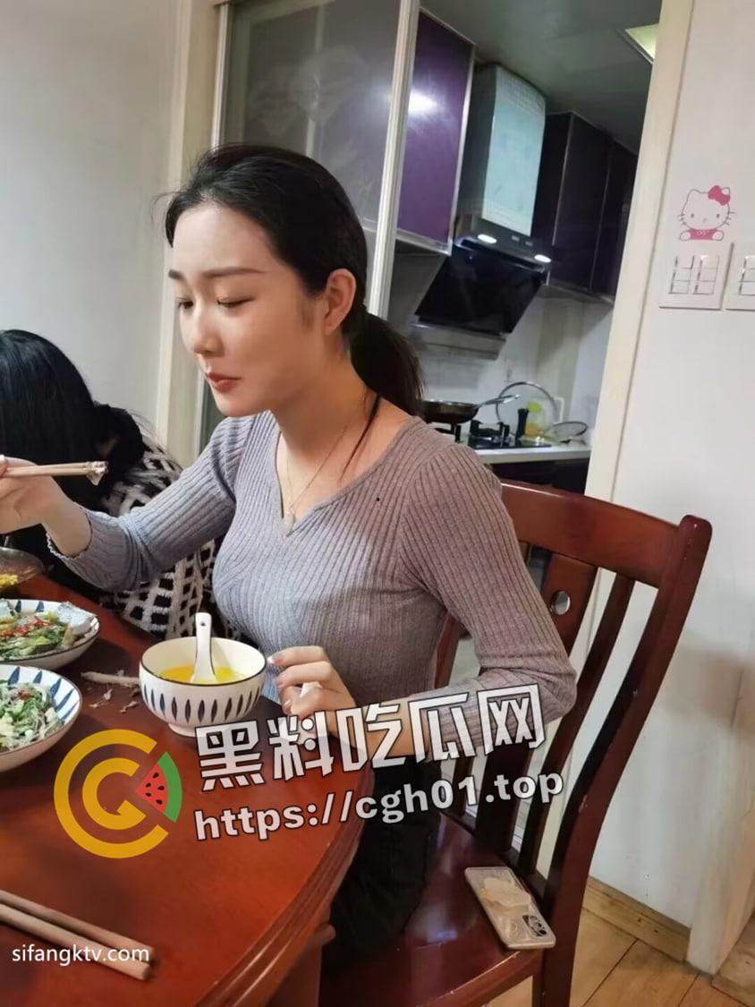 真 母狗!上海徐家汇花园小区人妻母狗 项圈圈养 脖子上浅系绳子暴力输出-1