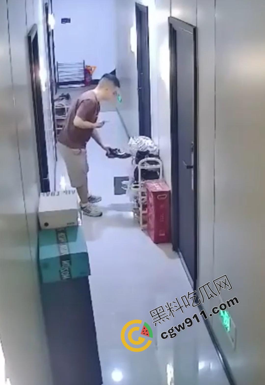 惊悚!变态佬深夜骚扰独居女,偷鞋拍照,诱骗开门,监控揭露惊人阴谋-4