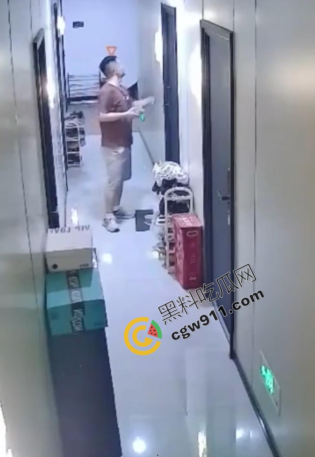 惊悚!变态佬深夜骚扰独居女,偷鞋拍照,诱骗开门,监控揭露惊人阴谋-7