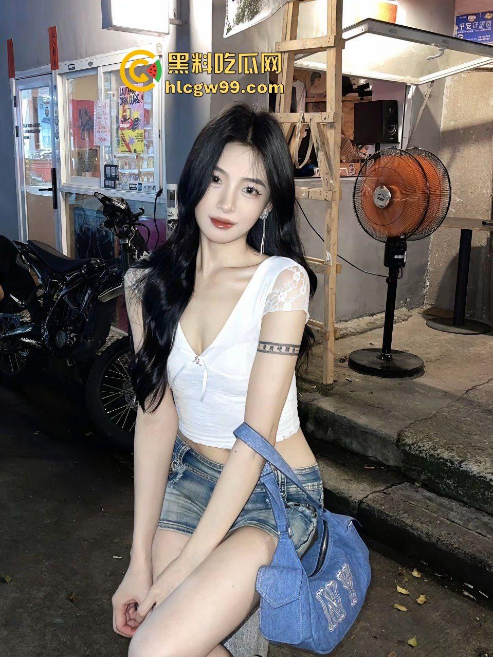 抖音极品黑丝御姐骚鸡【nss】早期诱惑露奶淫荡私拍被曝光,竟然还与大哥开房性交易!原创独家流出!-5