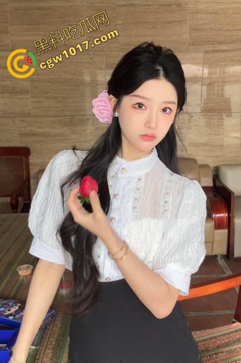 海角乱伦大神爆操教师表姐：表姐欲仙欲死醉享午休之乐，深喉口爆 竟把精液打包带回学校！-1